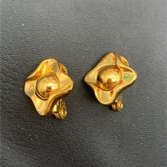 Vintage Monet Gold Tone Clip on Earrings Costume - Picture 1 of 5